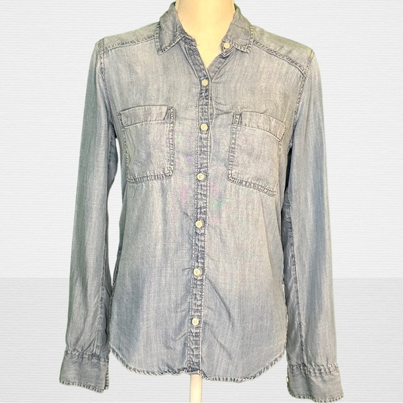 Abercrombie & Fitch Lyocell Medium Wash Denim Double Breast Pocket Button Down - Picture 1 of 6